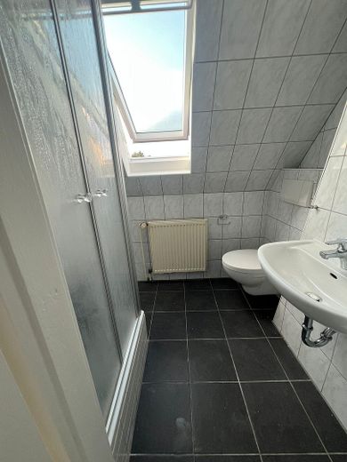 Frisch modernisierte 2,5-Zimmer-Dachgeschosswohnung in Dortmund-Brackel – sofort bezugsfrei – Badezimmer