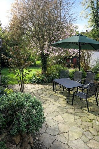 Ruheoase in zentraler Lage in Marl - ein Haus, unzählige Möglichkeiten – Terrasse