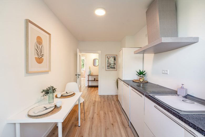 ***ERSTBEZUG NACH MODERNISIERUNG – STILVOLLE 3-ZI.-WOHNUNG MIT TAGESLICHTBAD IN DU-NEUDORF*** – KÜCHE