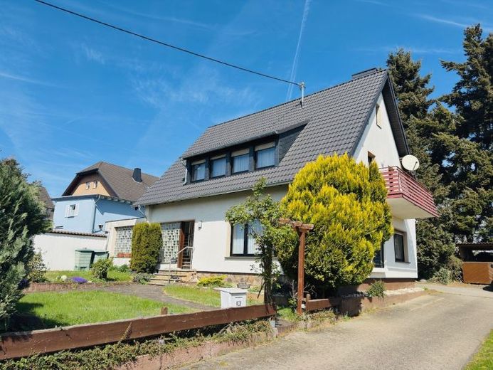 Freist. Einfamilienhaus mit Garage und Garten in zentraler Lage! – फोटो 1