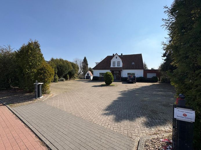 Straßenansicht
