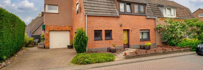 Elten - Zweifamilienhaus mit zwei separaten Wohneinheiten und eigenen Zugängen