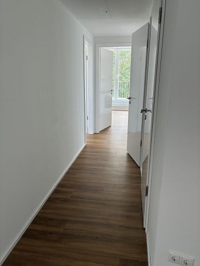 Charmante Wohnung im Staffelgeschoss – Flur rechts