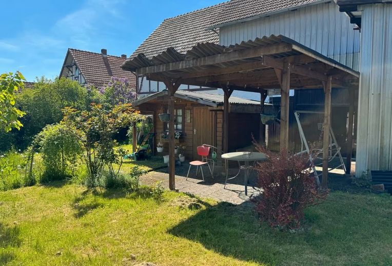 Großzügiges Mehrfamilienhaus mit Sauna in Nentershausen-Süß – Garten