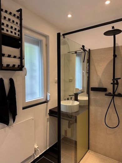 Bad mit begehbarer Dusche