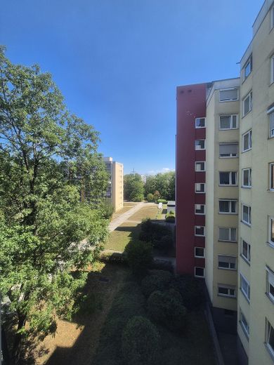 Charmante 3-Zimmer-Wohnung mit Westbalkon – gepflegt, hell und gut geschnitten – Ausblick Schlafzimmer
