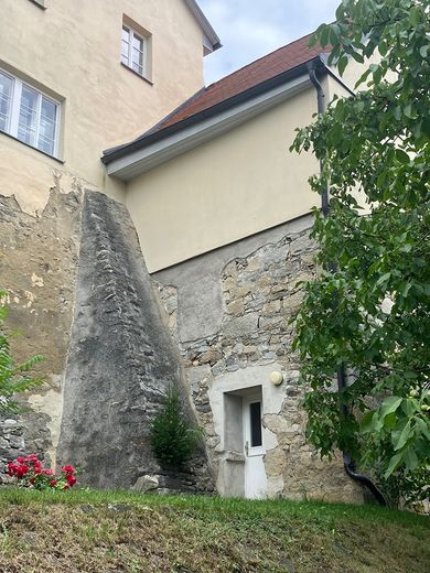 Vivere presso il castello: appartamento maisonette di 3 locali in immobile tutelato – Foto 3