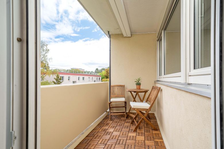 Appartement fraîchement rénové avec loggia à Nürnberg-Röthenbach – Loggia