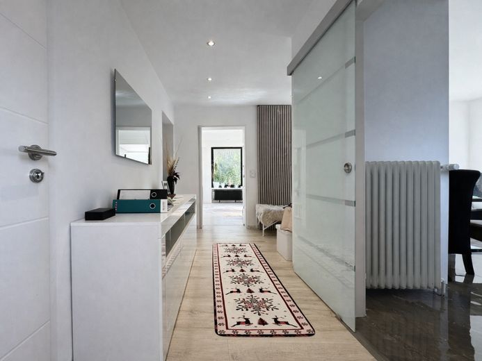 Modernes Bungalow mit ca. 200 m² Wohn- und Nutzfläche, Vollkeller und großem Grundstück in Glinde – Flur Eingang