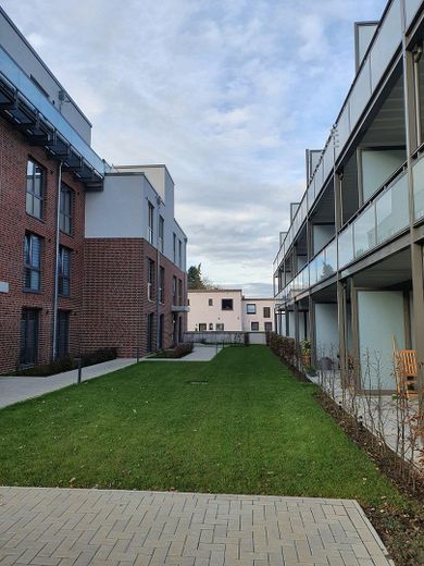 Traumwohnung mit exklusiver Einbauküche und großzügigem Balkon. – Innenhof 