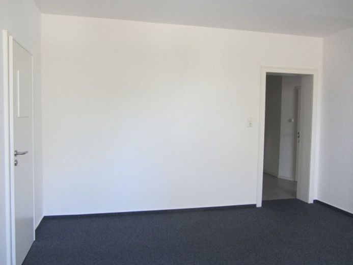 1-Zimmer in 3er-WG mit neuwertigem Duschbad und EBK im Stadtzentrum – Zu vermietendes Zimmer