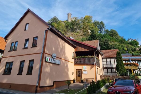 Gastronomiebetrieb mit Wohnung und Felsen- Grotte, Top laufendes Unternehmen