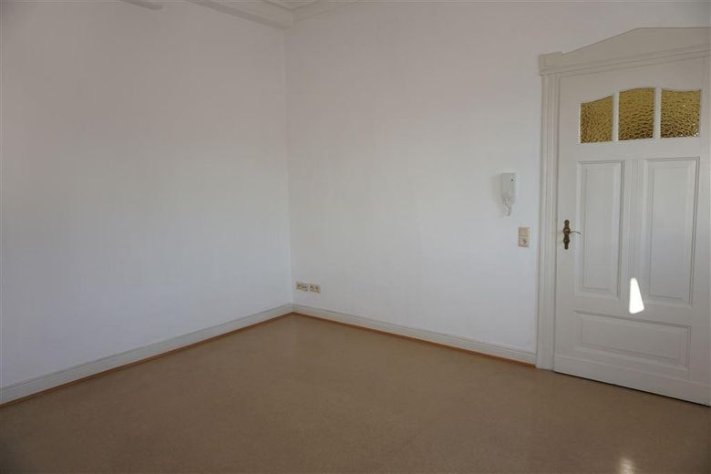 Wunderschönes helles Altbauappartement mitten in Trier mit Stuckdecken und Einbauküche – Wohn- und Essbereich