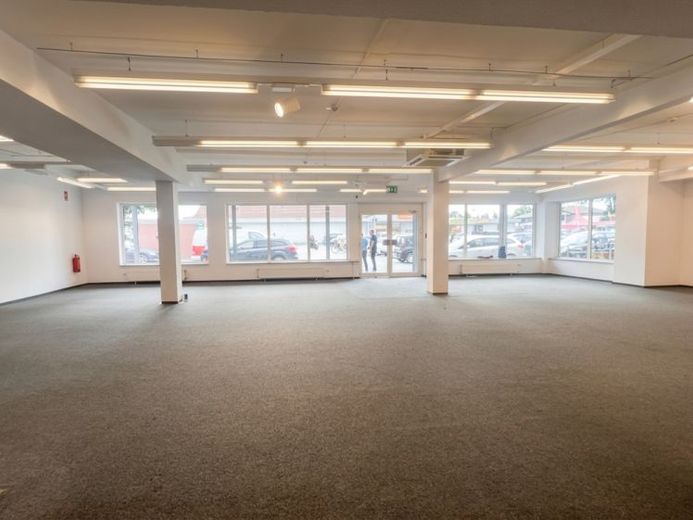 renovierte Ladenfläche im bekannten Fachmarktzentrum * frequenzbringende Nachbarn * provisionsfrei – Foto 1