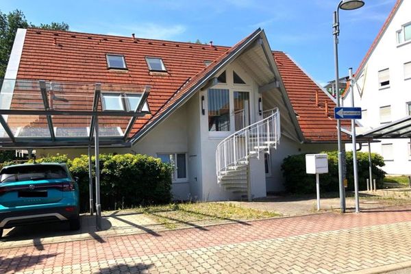 dúplex alquilado con terraza, balcón y 2 plazas de aparcamiento en una zona residencial tranquila de Glauchau