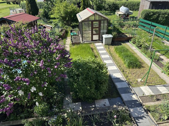Grundstück mit Garten