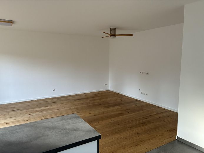 PROVISIONSFREI: Stillvolle 2-Zimmer-Erdgeschosswohnung mit Südterrasse und eigenem Garten – Wohn-Küche