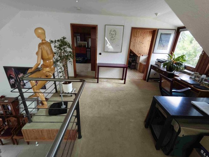 One Roof – Two Self-Contained Houses – Galerie mit Büro Haus 1