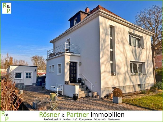 *Ehemals Unternehmervilla...jetzt Ihr neues Zuhause - TOP gepflegtes Einfamilienhaus* – Vorderansicht