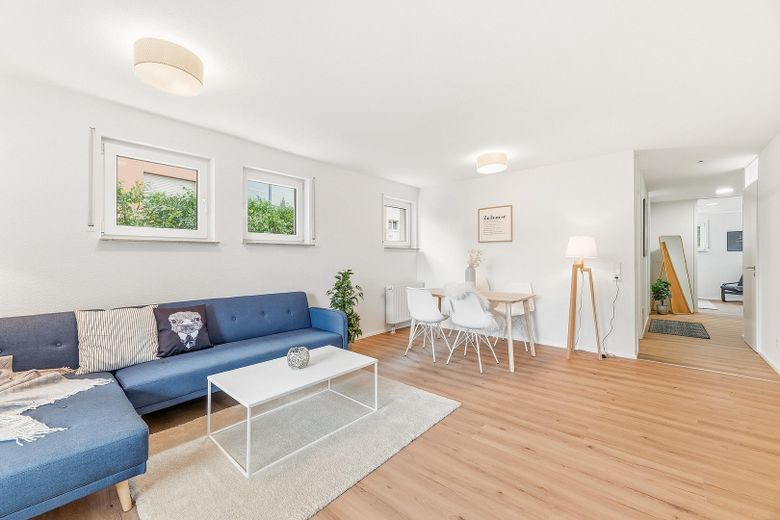 2-Zimmerwohnung in Reutlingen-Hohbuch (nahe FH) - frisch renoviert, modern, hell, Balkon/Garten – Wohnzimmer