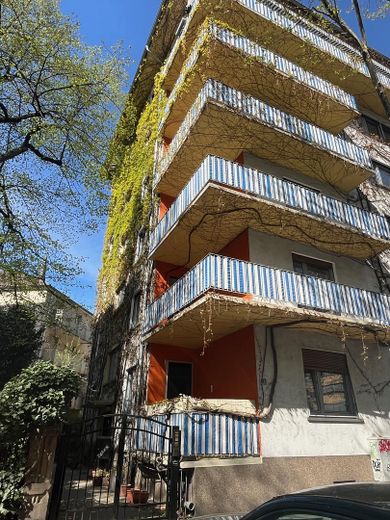 Nähe Wasserturm - sanierte Einzimmerwohnung mit großem Balkon – Hausansicht
