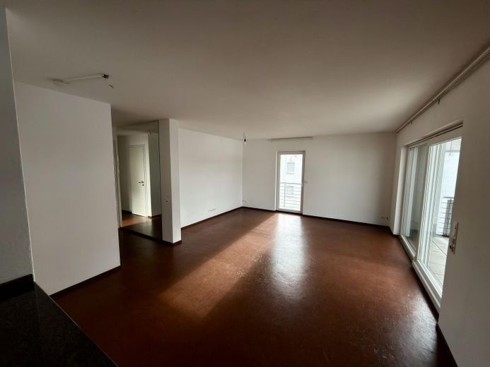 Charmante 2-Zimmer-Wohnung mit Balkon, 2xTG-Stellplätzen und Ausbaupotenzial in Nürnberg-Wöhrd – WZ3