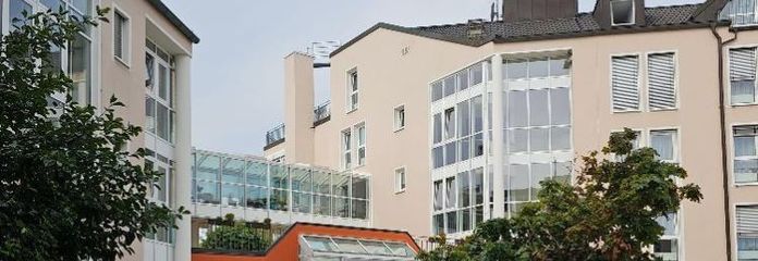 İlan No.: 5826 - „Destekli Yaşam“ kapsamında 2 çekici daire - Plauen'de (Neundorf) duşlu, balkonlu, asansörlü ve yer altı garajlı kiraya verilmiş