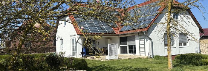 Einfamilienhaus auf großem Grundstück – Außenansicht