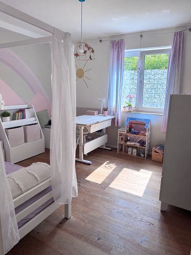 Einzigartige Gartenwohnung in München – Kinderzimmer 2- Übersicht 4