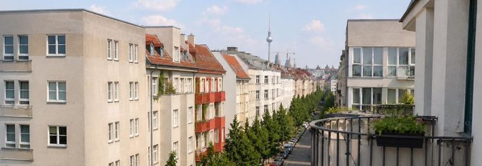 Sonnige 2-Zimmer-Neubauwohnung aus 2013 mit Südbalkon & Fernsehturmblick – 5. OG, TG-Stellplatz