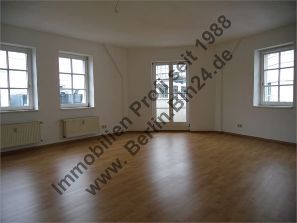 Mietwohnung - großes saniertes Dachgeschoß – Wohnzimmer