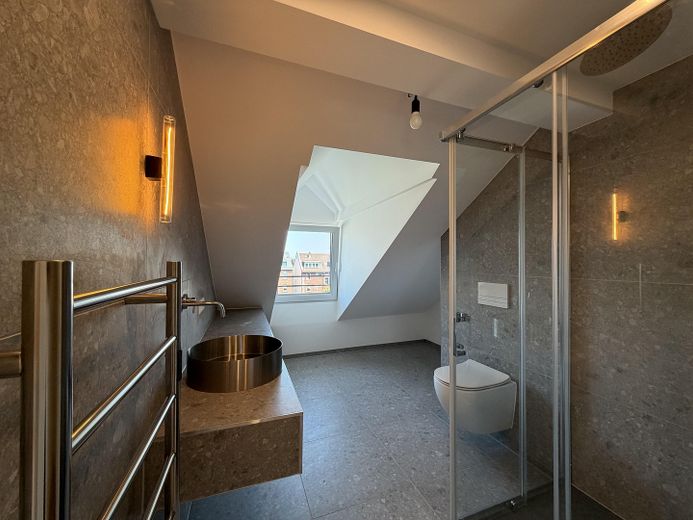 Bad mit Dusche + WC