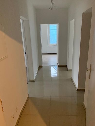 Helle, moderne drei Zimmer, Küche, Diele, Bad 75 m²mit Südbalkon – Foto 1