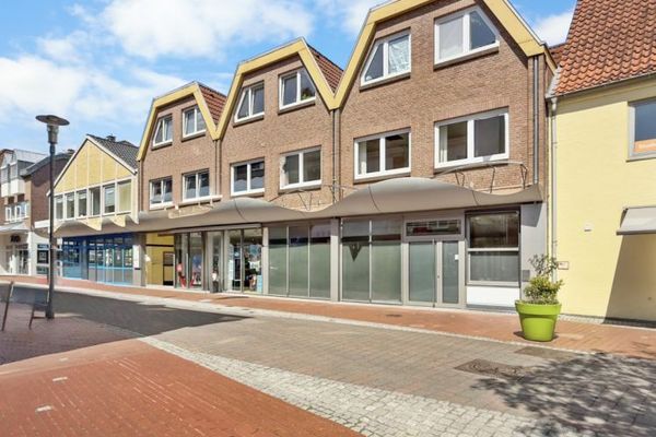 Flexibele bedrijfsruimte met een royale etalagefront op een toplocatie voor voetgangers