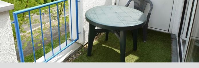 STUDENTEN-WOHNMAISONETTE - Balkon, Stellplatz, Bus gegenüber, Einkaufen um die Ecke ...