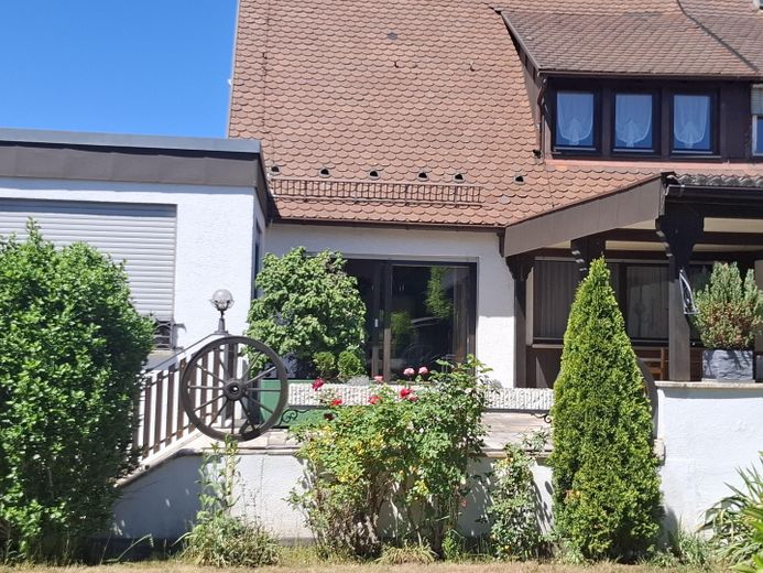 Straordinaria casa bifamiliare a schiera Nürnberg Eibach senza provvigione – Foto 1