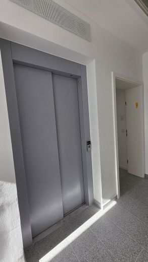 Penthousewohnung in Trier-Quint, Neubau Erstbezug, sonnige ruhige Lage – Aufzug neben Wohnung