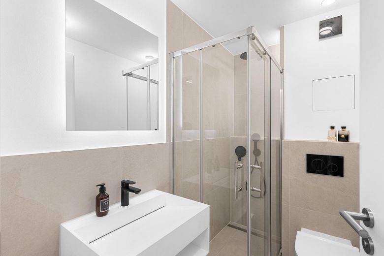 Provisionsfrei & Kernsaniert vom Architekten - 2 Zimmer, Loggia und EBK – Bad