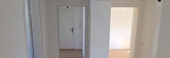 Щойно відремонтована: 4-кімнатна квартира площею близько 93 м² — кухня та паркомісце включені – Flur