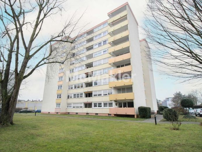 Helle 4,5-Zimmer EG-Wohnung mit Balkon und PKW-Freistellplatz – Foto 1