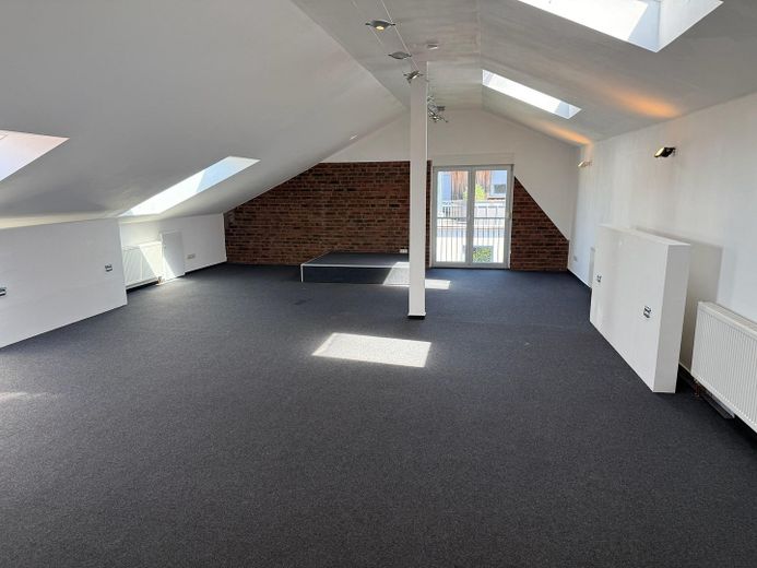 Klimatisierte Büro- Gewerbefläche (ca. 75 m²) in Innenstadtlage Groß-Umstadt – Parkplätze vorhanden – Foto 2