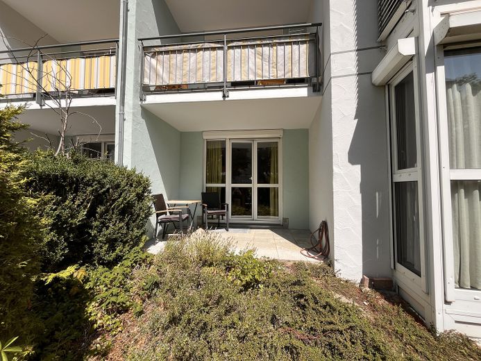 No commission: Well-laid-out 68 m2 ground floor apartment with terrace in a prime location – Terrasse