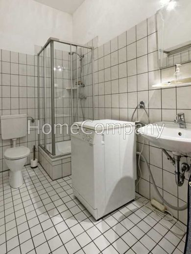 Wohnung mit Internetzugang in ruhiger Lage unweit der Straßenbahn, evtl. Terrassennutzung – 3431e5440160fe013931e94b6d11e11b38c570b8.jpg