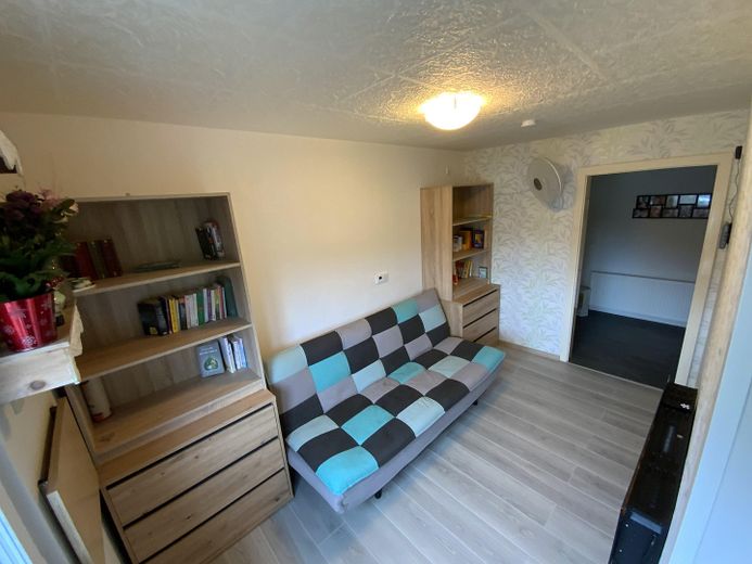 Einziehen, loskochen & wohlfühlen: Modernisiertes XL-Haus mit Traumküche, Komfort-Garage & Garten – Lesezimmer 02