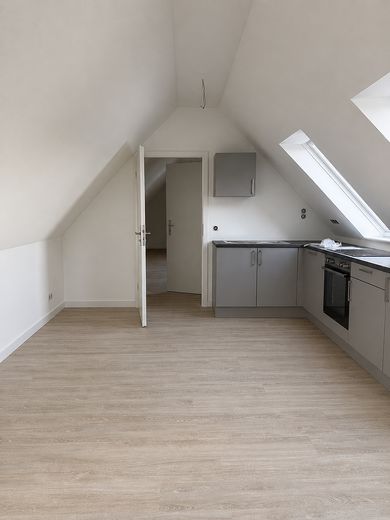 Freshly modernized 2.5-room top-floor apartment in Salzhausen – Foto 1