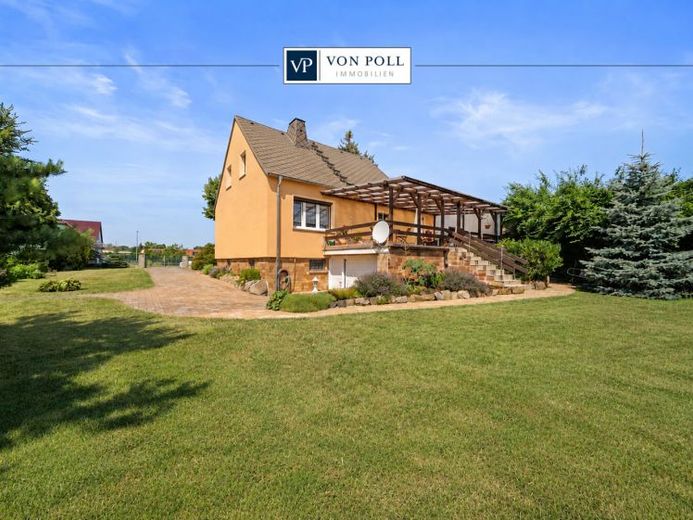 Weitläufiges Familiengrundstück mit Kamin, großer Terrasse und tollem Garten – Foto 1