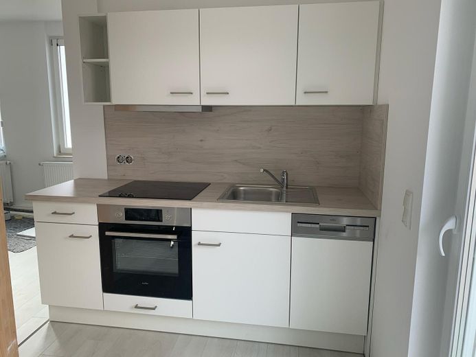 Voll möbliertes 1-Zimmer Apartment in Stendal City mit EBK und Balkonterrasse am Krankenhaus – Küchenzeile