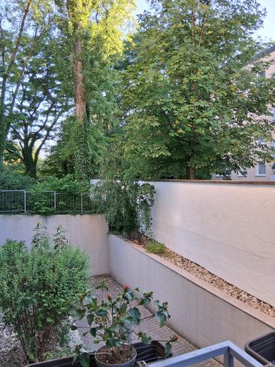 Bezugsfreie 2-Zimmer-Eigentumswohnung mit TG in ruhiger Lage nahe Englischem Garten – Blick vom Balkon