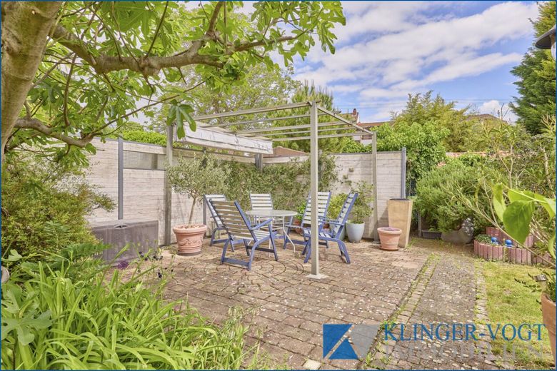 Charmantes Einfamilienhaus mit idyllischem Garten - technisch modernisiert! – Garten