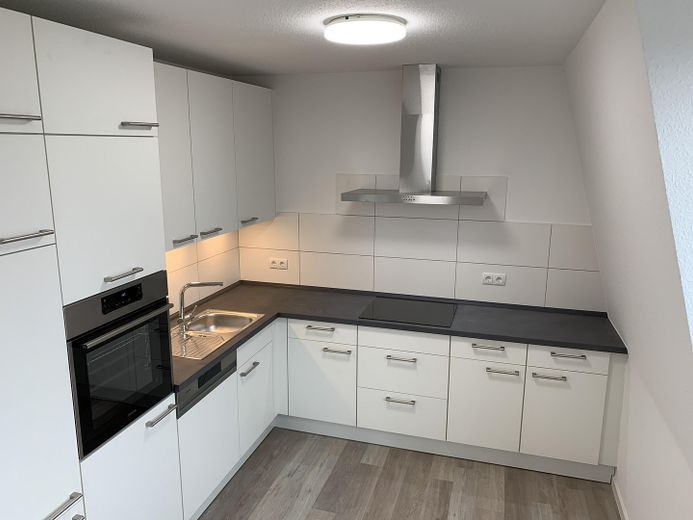 Modern 3-room apartment with 2 bathrooms and underground parking space – Küche